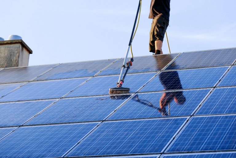 A Complete Guide on How to Clean Solar Panels Safely and Effectively