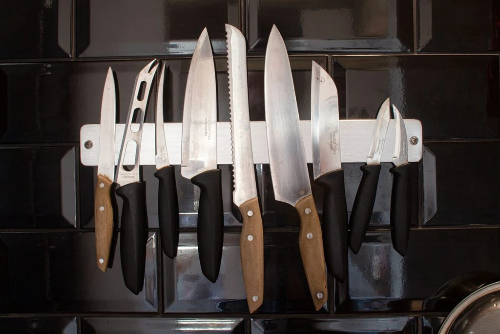 kitchen knives hanging on a magnet